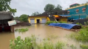 নিম্নচাপের বৃষ্টিতে জলমগ্ন ঝাড়গ্রামের বিনপুর