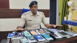 সবং থানার উদ্যোগে হারিয়ে যাওয়া ২০টি মোবাইল ফোন ফিরল প্রকৃত মালিকের হাতে