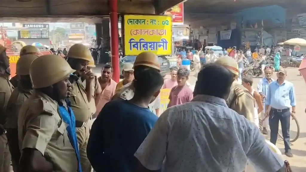 ডেবরা বাজারে বিরিয়ানি দোকানে আগুন