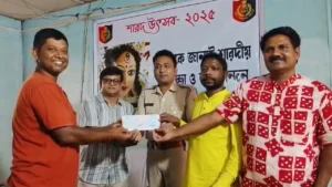 জাম্বনী থানার উদ্যোগে দুর্গাপূজা অনুদান বিতরণ