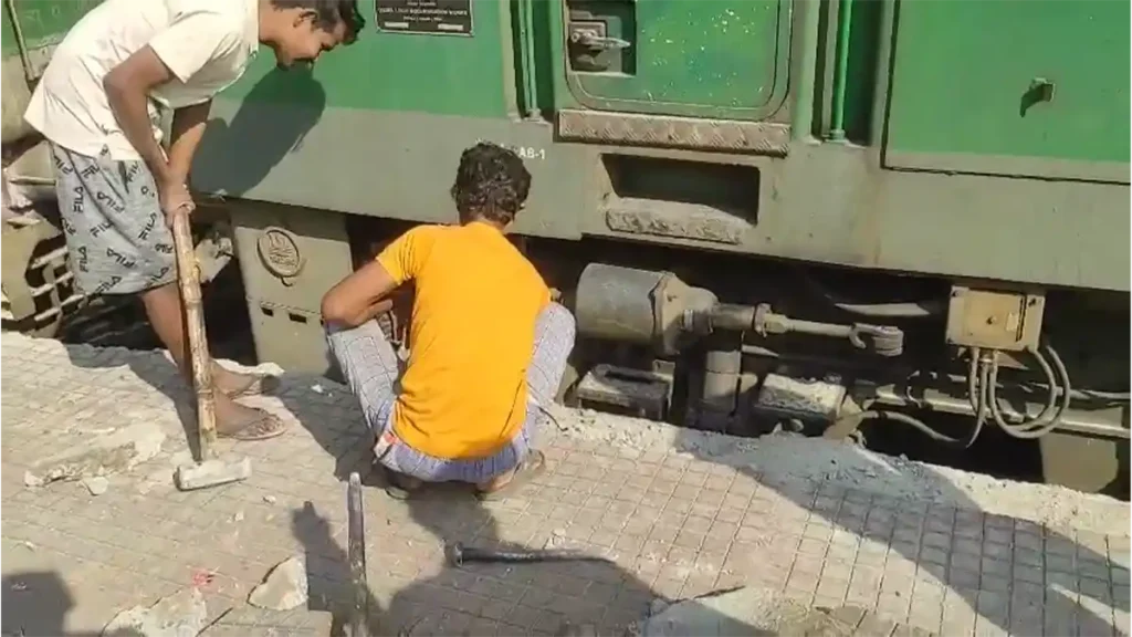 বালিচকে অল্পের জন্য রক্ষা পেল মালগাড়ি, আতঙ্ক স্টেশনজুড়ে