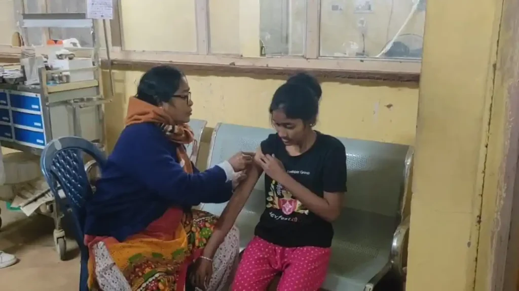 ডেবরায় প্রসাদ খেয়েই ভ্যাকসিন নিতে ছুটল ২২২ জন গ্রামবাসী! কিন্তু কেন?