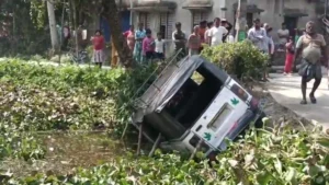 mahishadal-school-van-accident